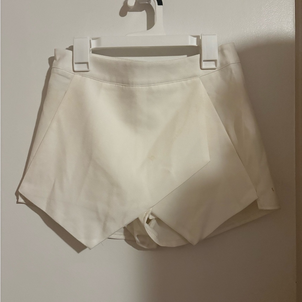 Asymmetrical white skort, 0